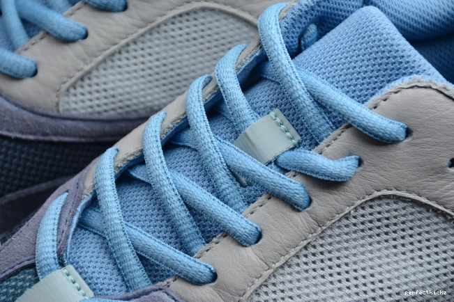 Yeezy Carbon 700 Boost FW2498 Blue Adidas 0820